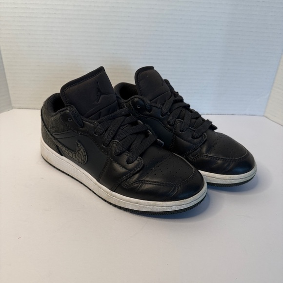 AIR JORDAN 1 LOW SE (BIG KID) - Picture 2 of 12